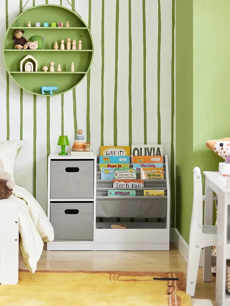 Bibliothèque design blanc pour enfant avec étagères modulables et solides