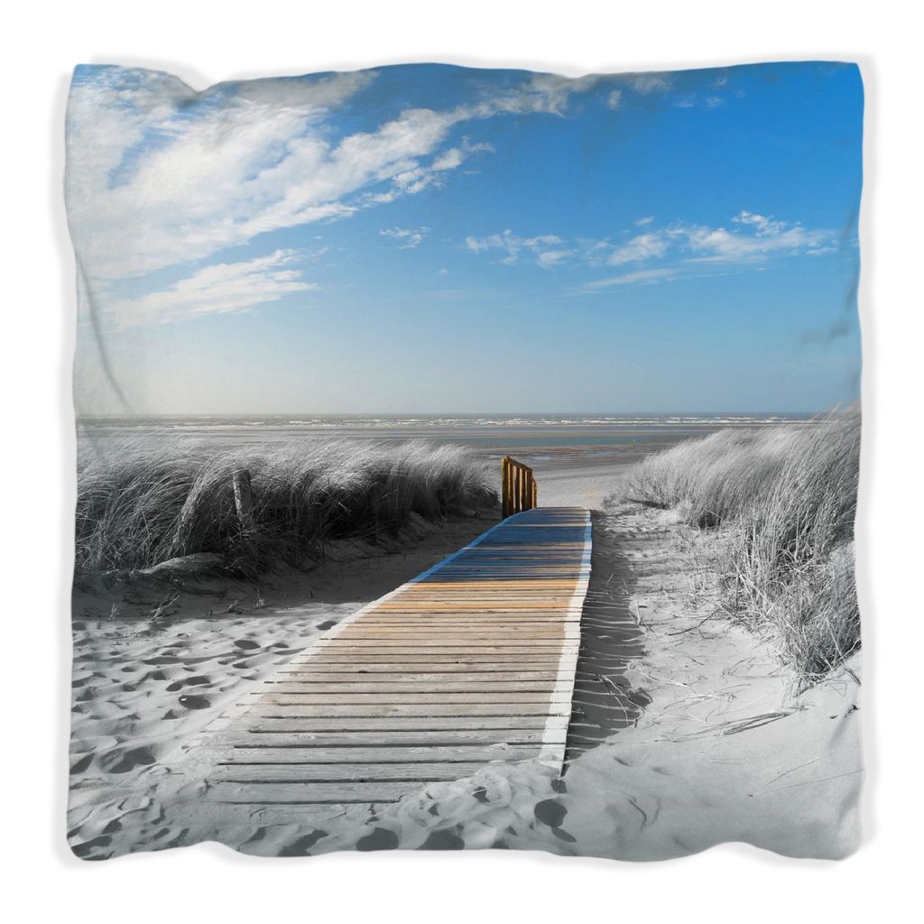 Wallario Premium Kissen, weiche Oberfläche, mit Motiv Auf dem Holzweg zum Strand in schwarz-weiß Optik, Größe: 40 x 40 cm, mit weißer Rückseite