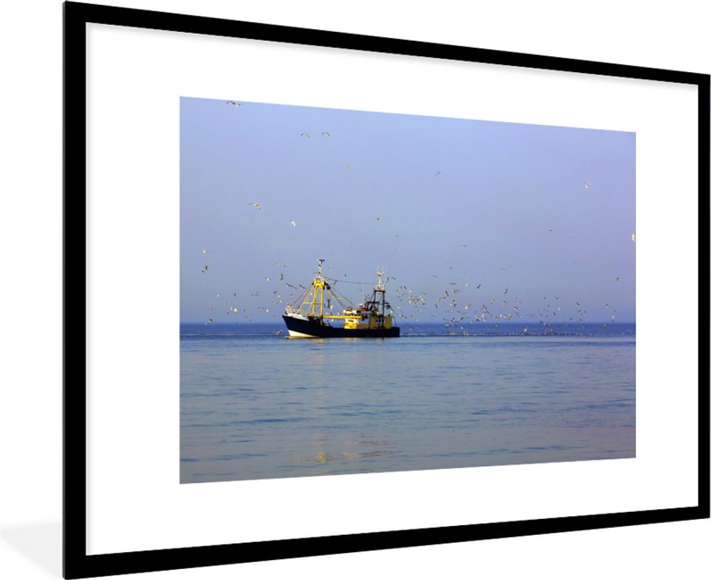 MuchoWow Gerahmtes Poster Nordsee - Fischerboot - Vogel 90x60 cm - Poster mit Schwarzem Bilderrahmen Wandposter Rahmen Foto Bilder - Wanddekorati...