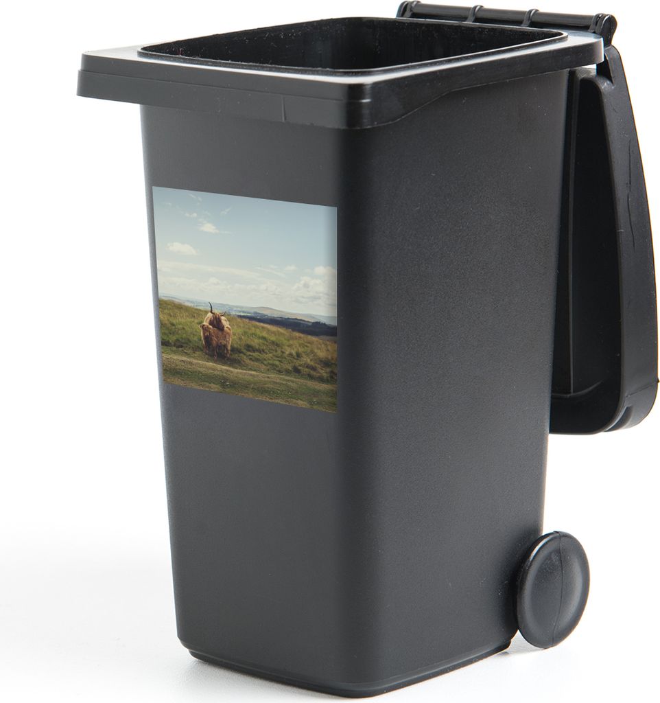 MuchoWow Mülltonnenaufkleber Schottische Highlander - Gras - Wolken - Tiere 40x40 cm - Abfall-Aufkleber - Container - für Abfallcontainer