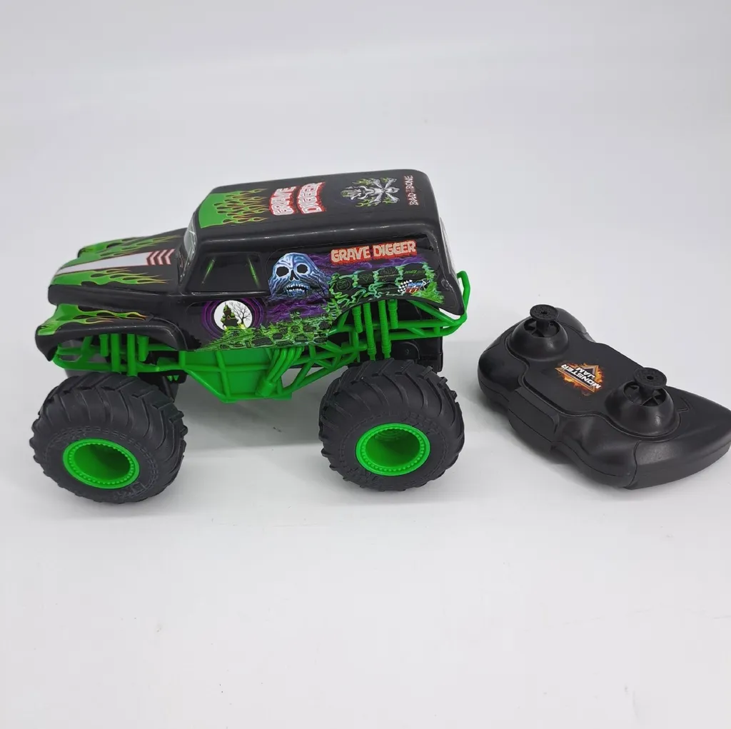 Grave Digger RC 1:24 Monster Jam : Voiture Télécommandée Anti-Interférence - 13