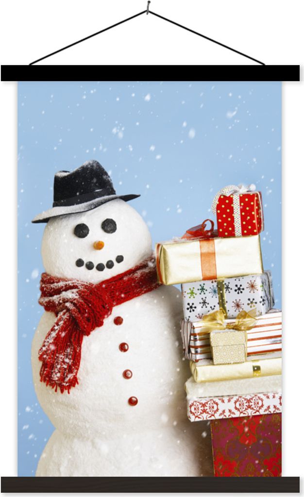 MuchoWow Textilposter Ein Schneemann mit Weihnachtsgeschenken 40x60 cm mit schwarzem Rahmen - Wanddekorationen