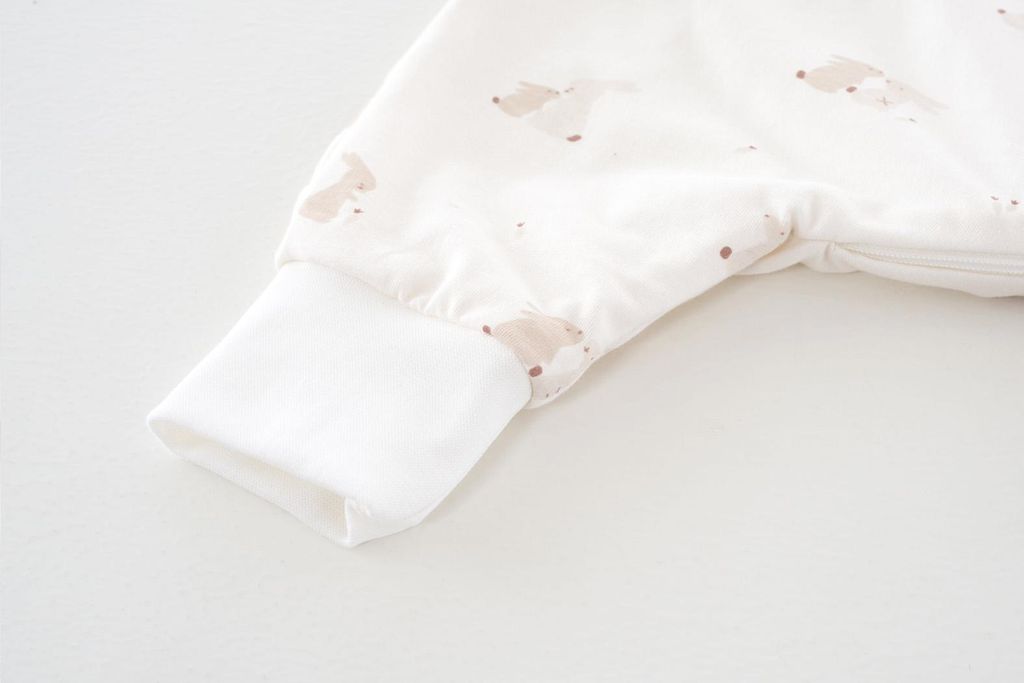 Träumeland Schlafanzug light TO GO Baumwolle, Design HopHop Bunny beige, Größe 80 mit regulierbarer Belüftung