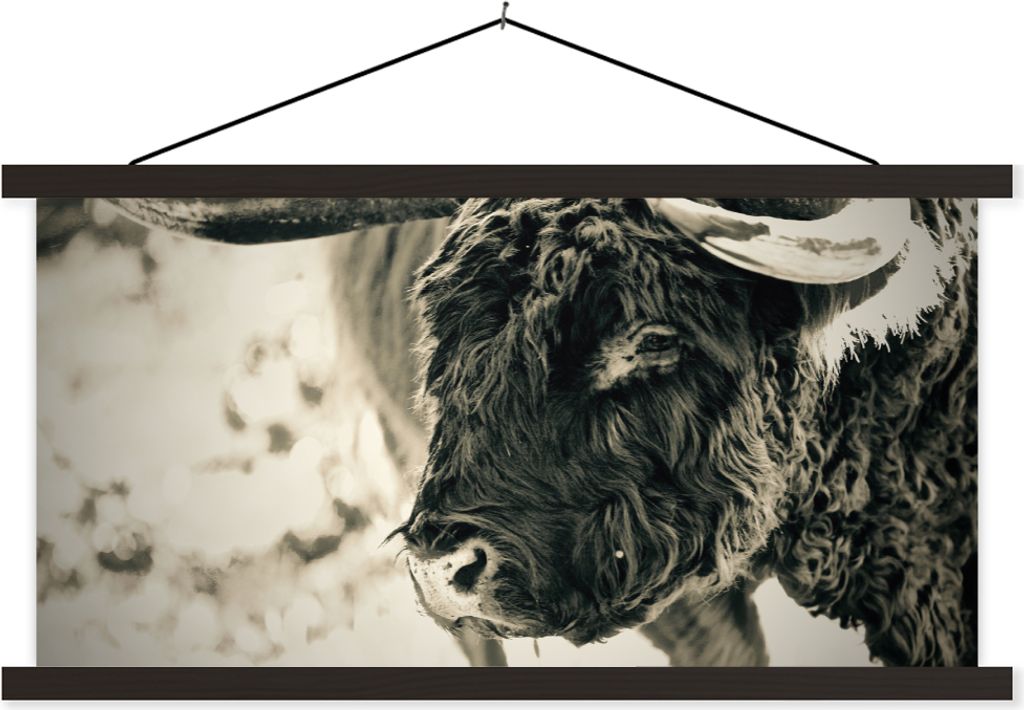 MuchoWow Textilposter Schottisches Hochlandrind - Schnee - Hörner 120x60 cm mit schwarzem Rahmen - Dekoration Schlafzimmer