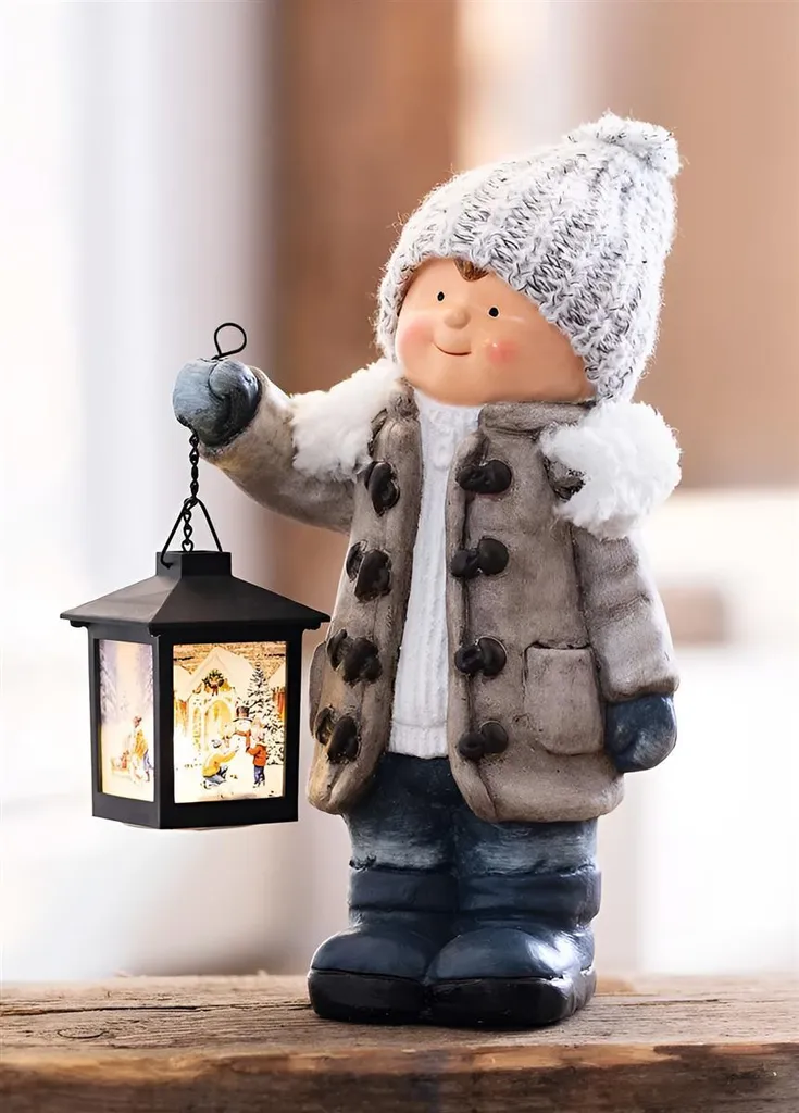Figurine Garçon avec lanterne LED 31 cm pour votre décoration de Noël