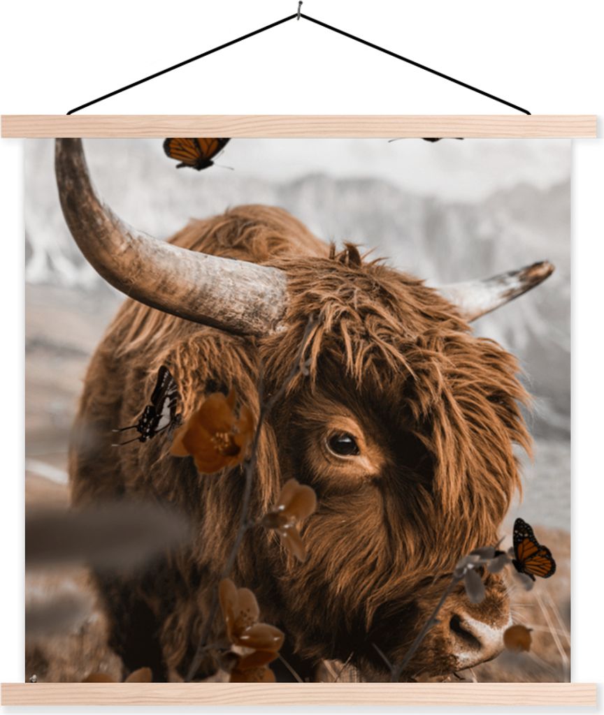 MuchoWow Textilposter Schottisches Hochlandrind - Schmetterling - Tiere 120x120 cm mit holzfarbenen Rahmen - Textil-Poster