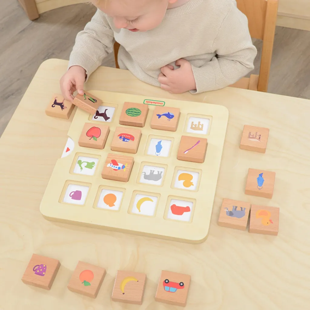 Jeu Montessori en bois Masterkidz avec formes et textures variées