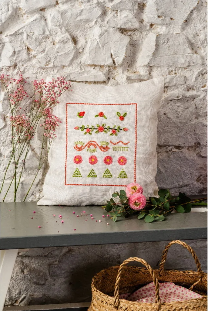 Réussir sa broderie coussin Anchor Vintage Rosen sur lin pré-imprimé