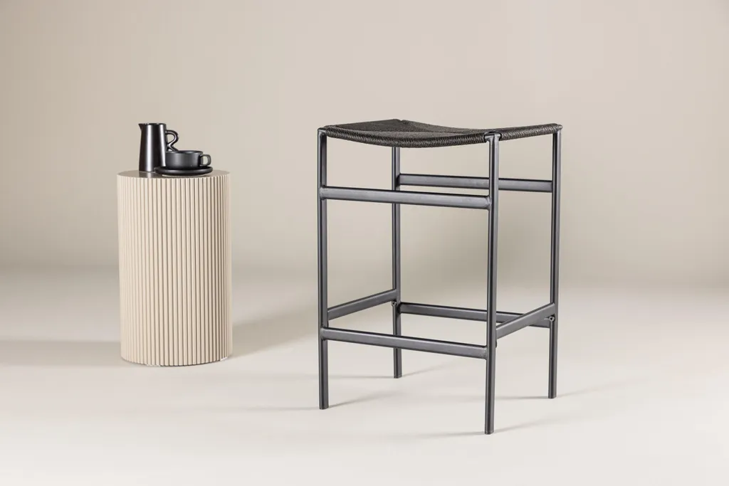 Tabouret Polly Noir - Solution d'assise stable et robuste pour bar haut - 4