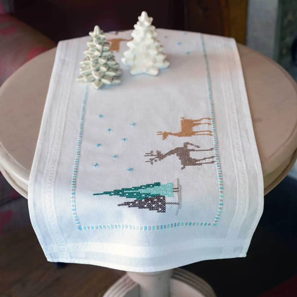 Kit de broderie chemin de table motif Nordique imprimé Vervaco 40x100cm