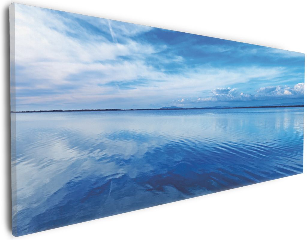 Wallario Premium Leinwandbild Blaue Meeresbucht in Italien mit Spiegelung im Wasser in Größe 30 x 75 cm