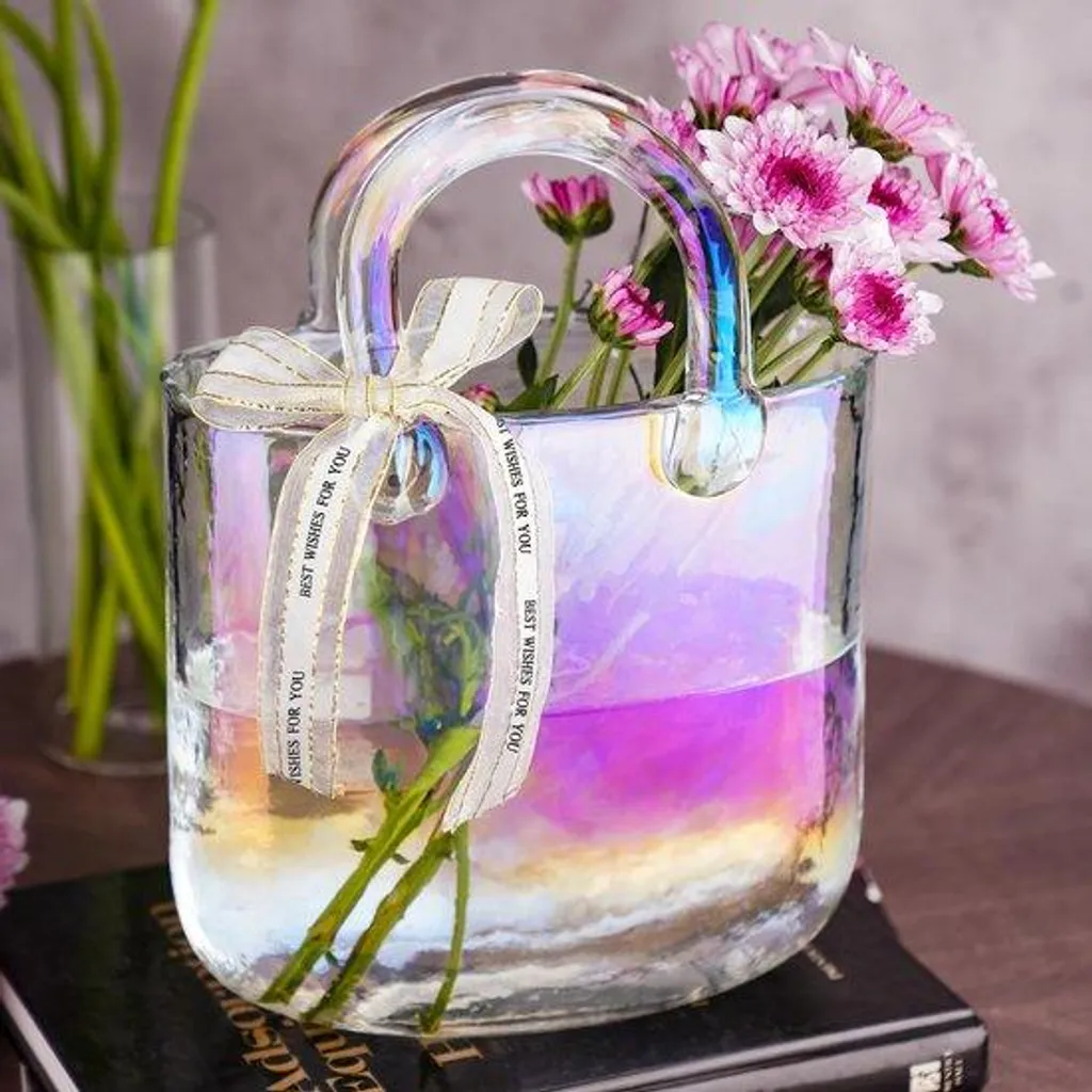 Vase en verre forme sac à main avec poignée et ruban soie décoratif