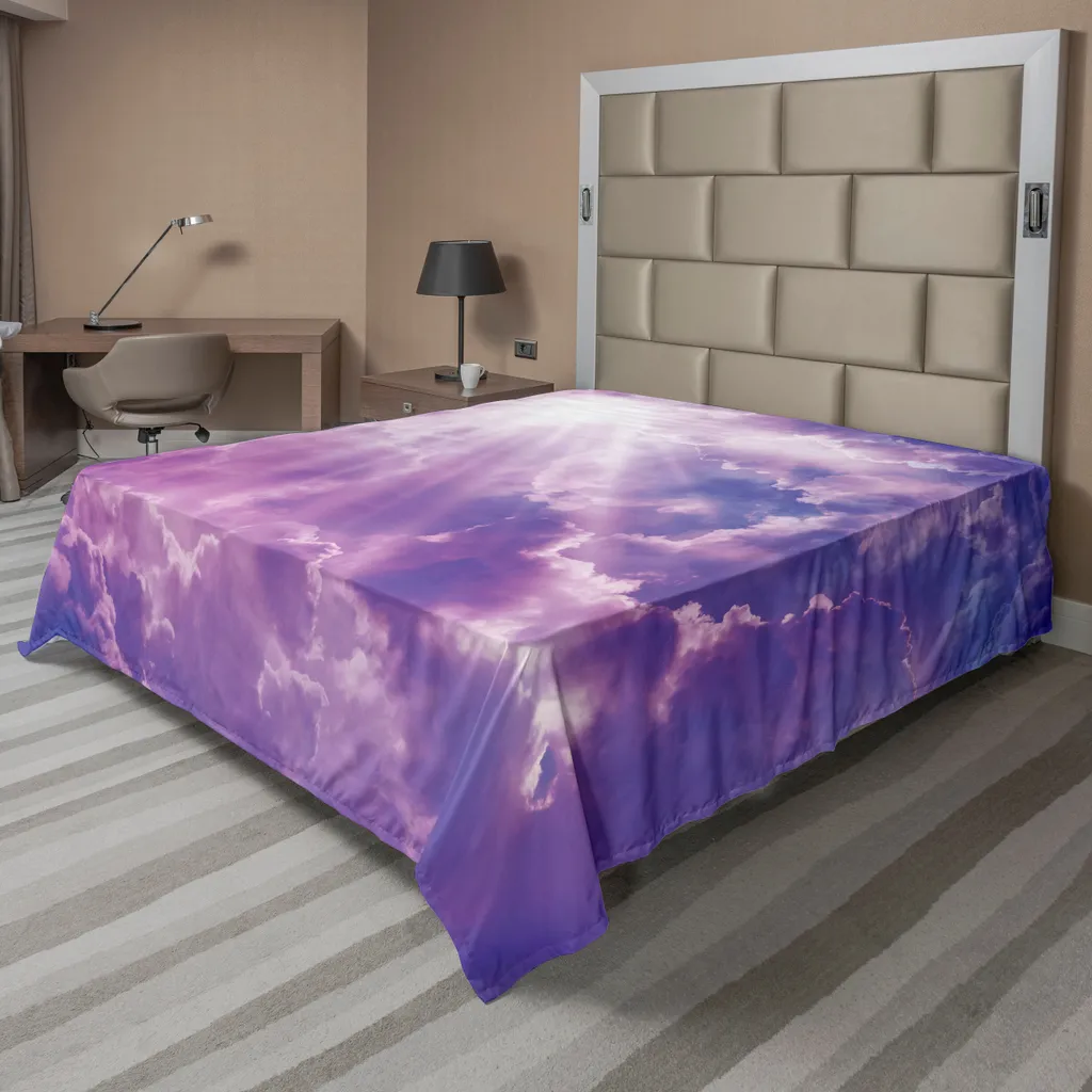 ABAKUHAUS Lenzuolo da letto paesaggistico, cielo magico e drammatico con sole e nuvole pesanti, immagine dei raggi del sole, lenzuolo morbido e confortevole per un letto decorativo, 1 pezzo, 266 cm x 260 cm, viola e bianco