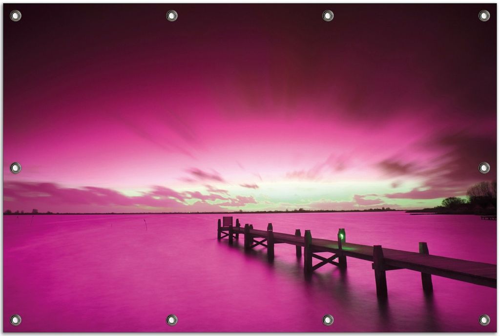 Wallario Outdoor-Poster für Garten oder Balkon, Motiv Steg bei Abenddämmerung -Himmel bei Nacht Lila gefärbt, in ca. 80 x 120 cm