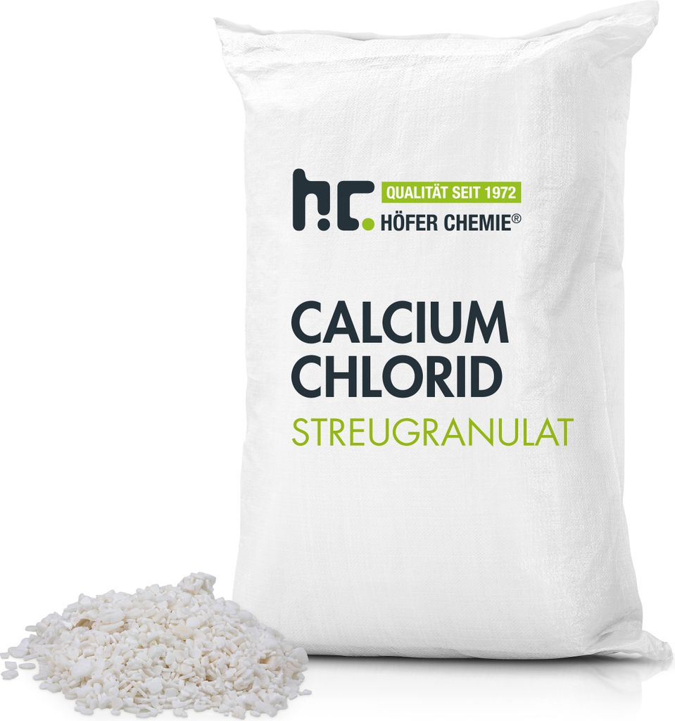 A white bag of calcium chloride streugranulat with a pile of the product in front of it.