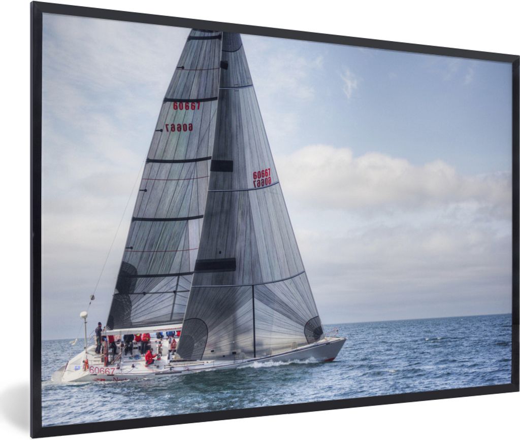 MuchoWow Gerahmtes Poster Segelboot nimmt an einer Regatta teil 90x60 cm - Poster mit Schwarzem Bilderrahmen Wandposter Rahmen Foto Bilder - Foto...