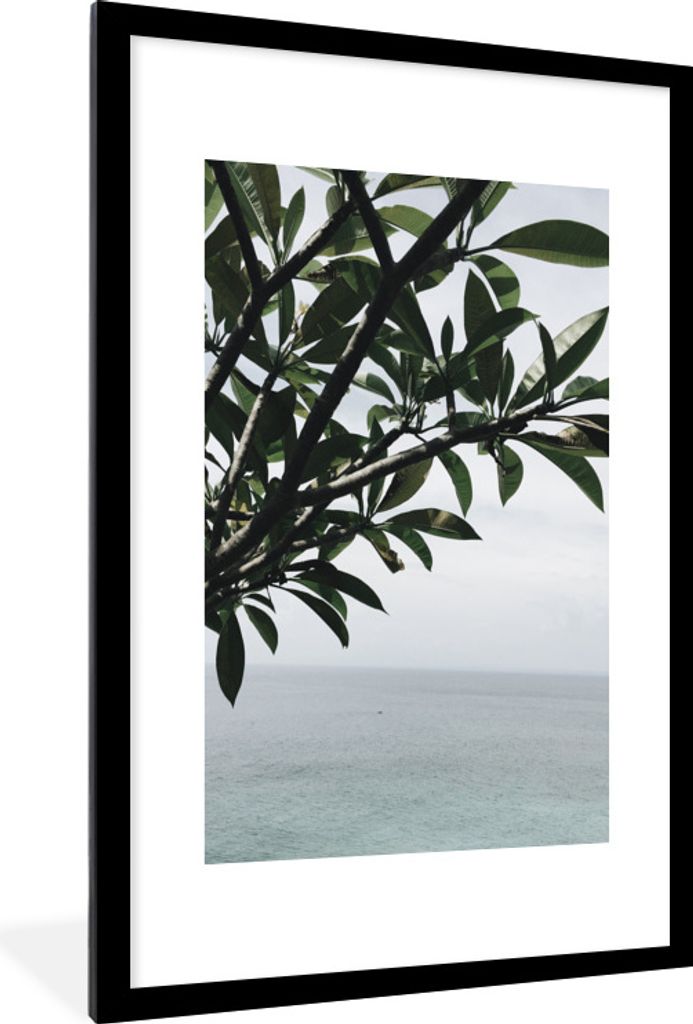 MuchoWow Gerahmtes Poster Baum - Laub - Meer 60x90 cm - Poster mit Schwarzem Bilderrahmen Wandposter Rahmen Foto Bilder - Dekoration - Wandposter...
