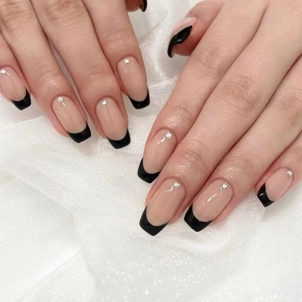 Manucure Express Faux Ongles Ballerina Courts Nude et Noir pour le Travail