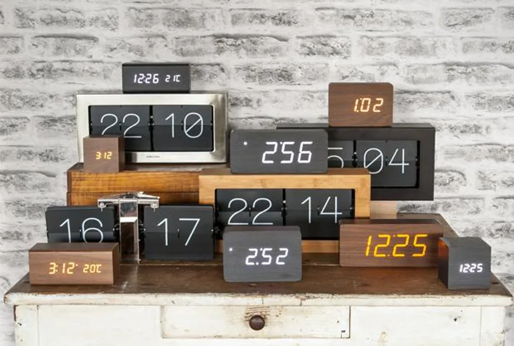 Presenttime Flip Clock Noire - Horloge Murale de Table Rétro 36x14cm - 12