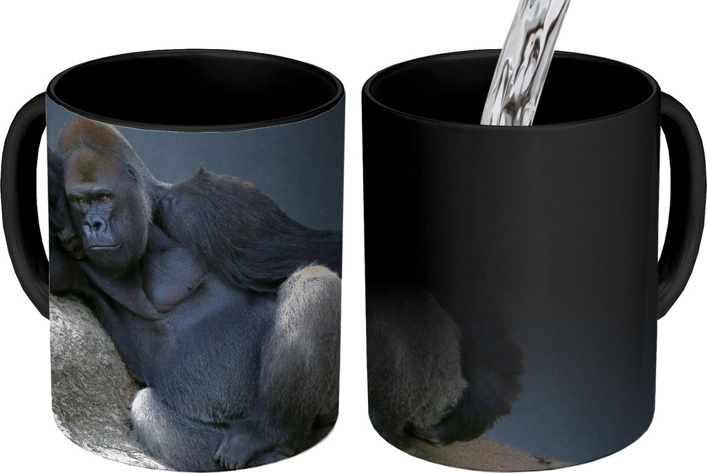 MuchoWow Zauber Tasse Zaubertasse Magic Gorilla entspannt auf einem Felsen 350 ml Farbwechsel Becher Geschenk Geschenkidee - Magic-Tasse - Fotota...