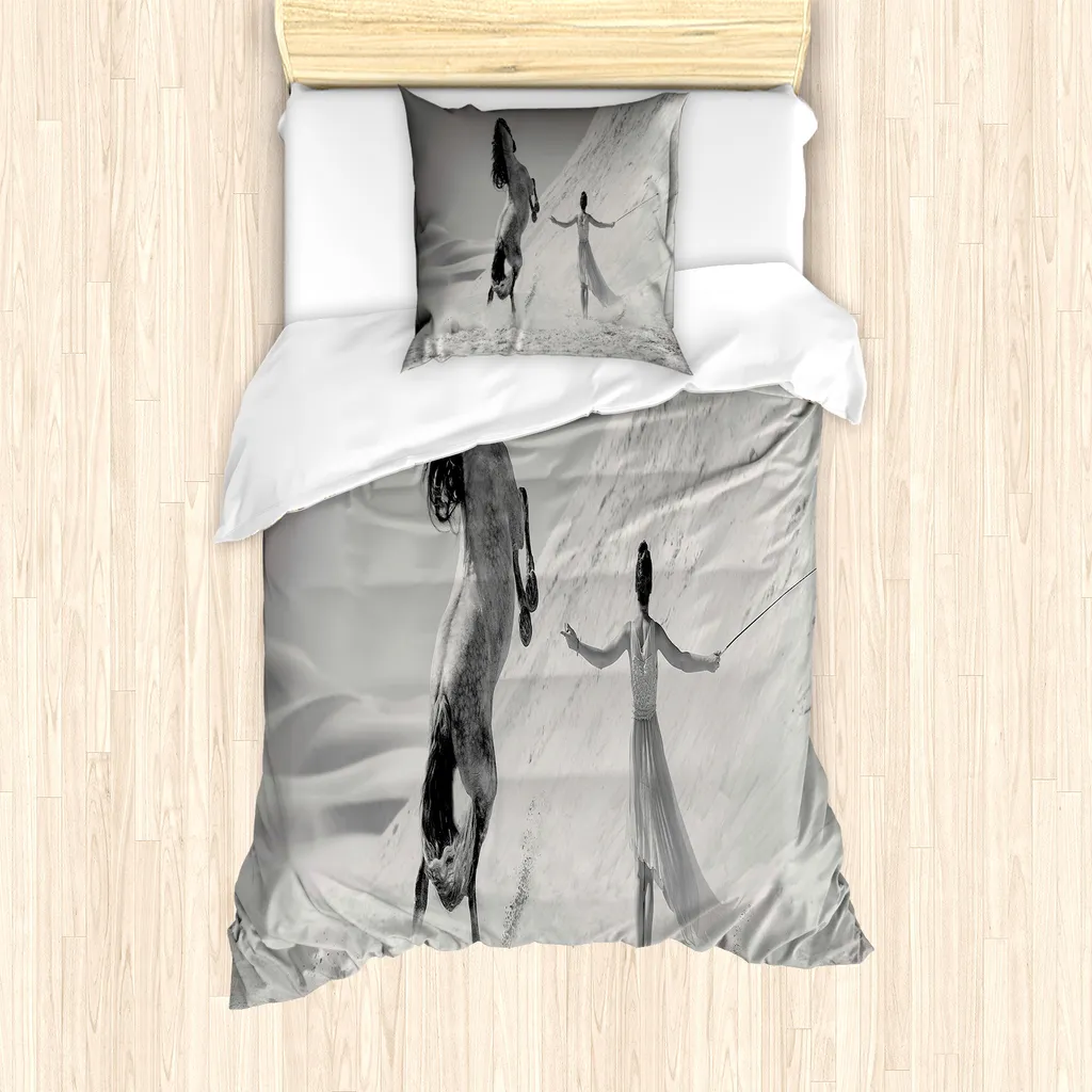 ABAKUHAUS Set copripiumino bianco e nero per letti singoli, cavallo e donna, antiacaro, adatto a chi soffre di allergie, con federa, 135 cm x 200 cm - 80 x 80 cm, nero bianco grigio