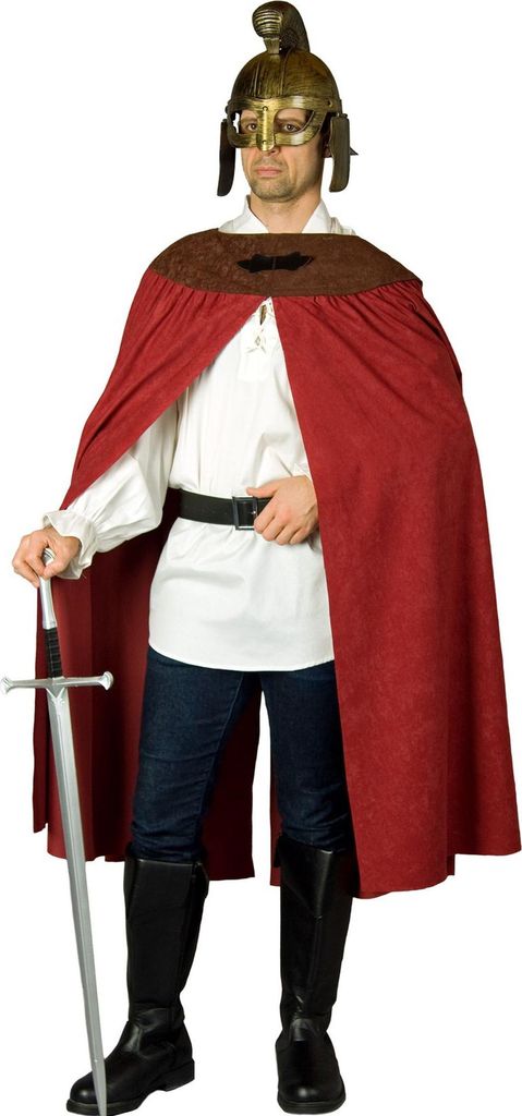 Mann im Sankt Martin Kostüm mit teilbarem Umhang. Er trägt einen Helm und Schwert von Vorne.