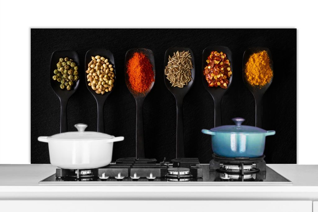KitchenYeah Spritzschutz Küche - Küchenrückwand - Wandschutz für Herd und Spüle - Löffel - Gewürze - Schwarz - Gewürze - Rustikal 120x60...