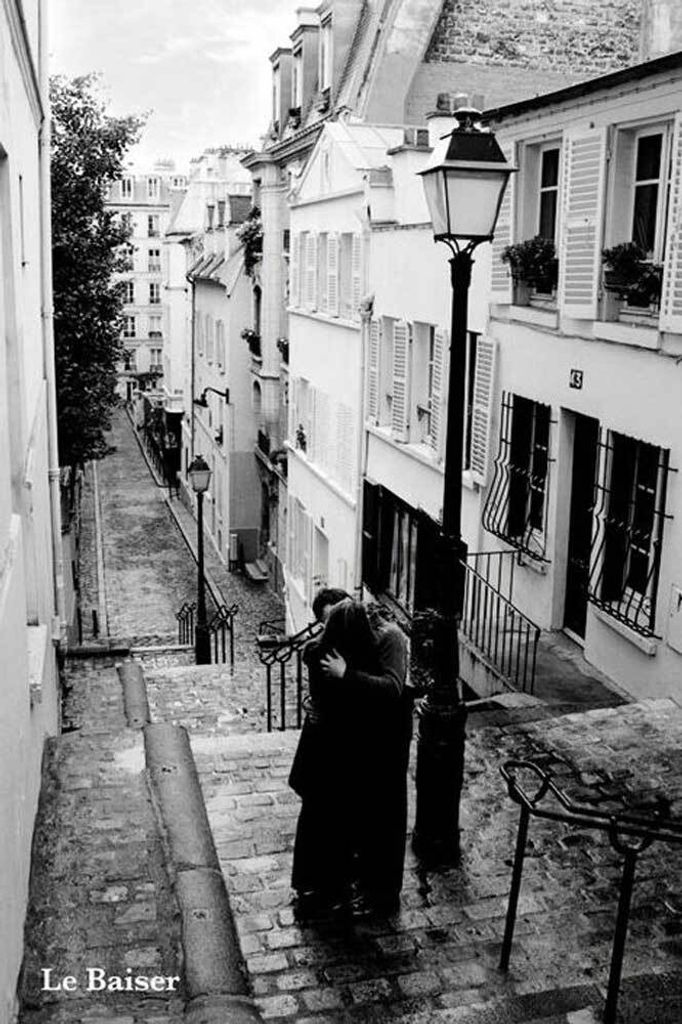 Paris - Le Baiser - schwarz weiß - Poster Druck - Größe Produktbild 