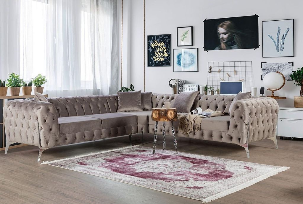 Geräumiges Ecksofa mit markanter Chesterfield-Steppung und stabilem Unterbau