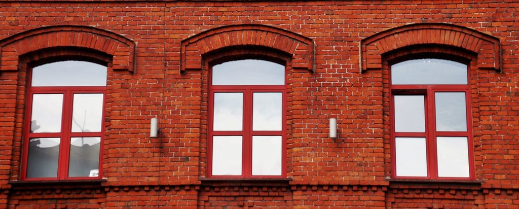 hansepuzzle 64825 - Backstein Panorama-Puzzle 2000 Teile | Gebäude Puzzle, 2028 Teile, Gebäude, 60,0 x 46,0cm mit hochwertiger Aufbewahrung, Kart...