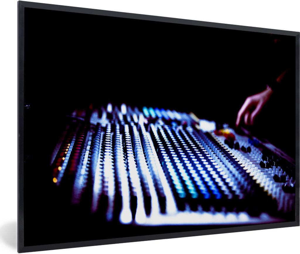 MuchoWow Gerahmtes Poster Mischer im Dunkeln 60x40 cm - Poster mit Schwarzem Bilderrahmen Wandposter Rahmen Foto Bilder - Printing - Wanddeko Sch...