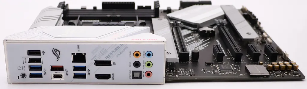 Carte mère Gamer ASUS ROG STRIX B550-A GAMING pour Setup Gaming Blanc