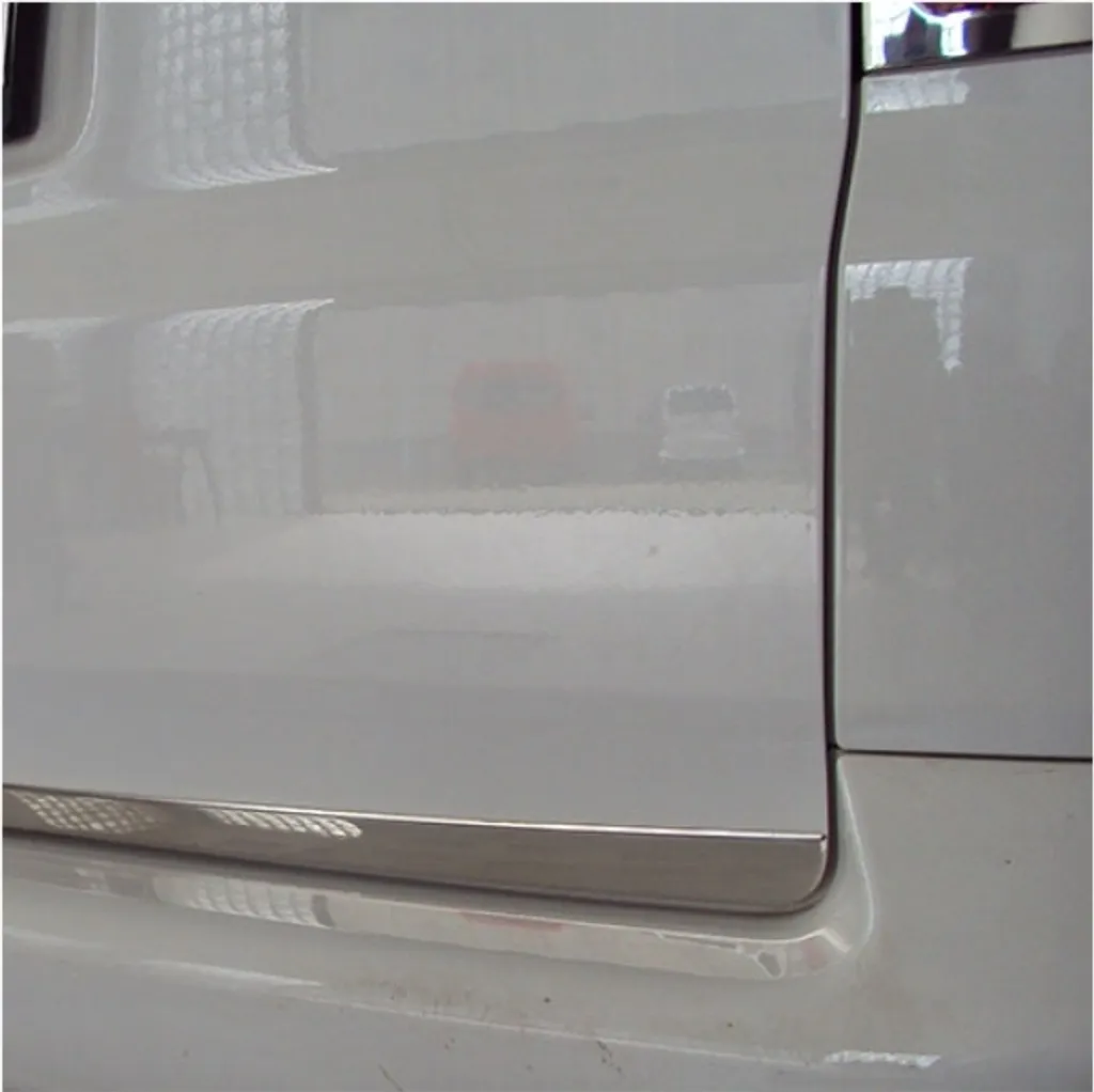 Protégez votre hayon des rayures : Baguette de coffre inox pour VW T5 KS1119