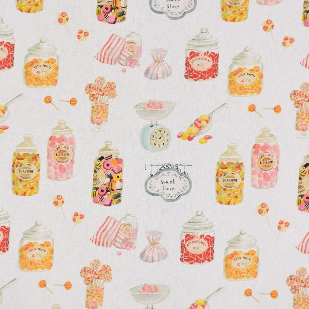 Digitaldruck Stoff Meterware Süßigkeiten Bonbons Candyshop ecru 138cm