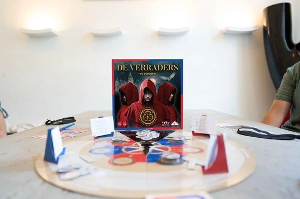 Les Traîtres Identity Games : Jeu avec Missions Secrètes et Bluff Intense - 3
