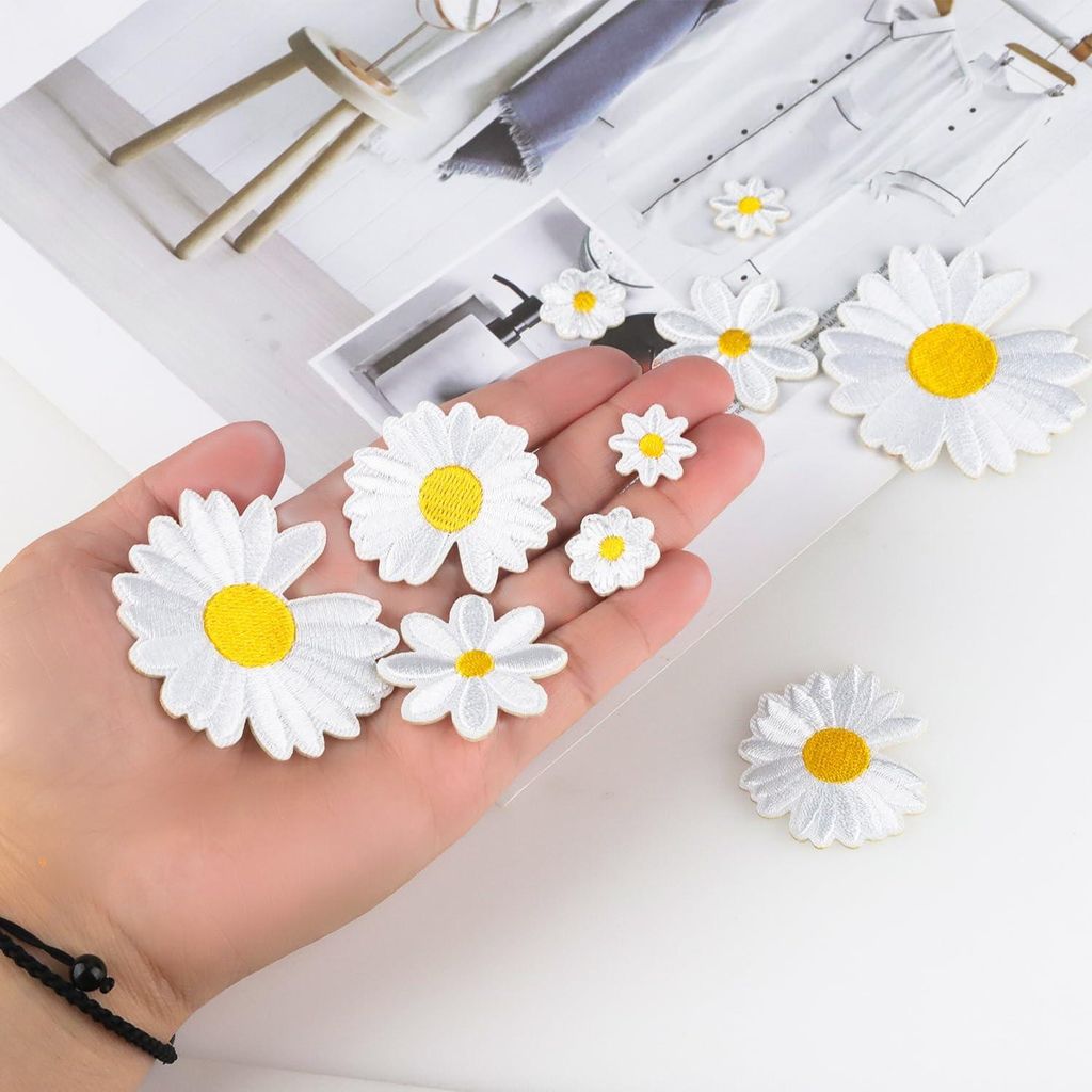 Bügelpatches mit Blumen - 30 Stück - Stickpatches für Kinder - zum Basteln - T-Shirt - Jeans - Kleidung - Taschen - Patches - Applikationen - Weiß