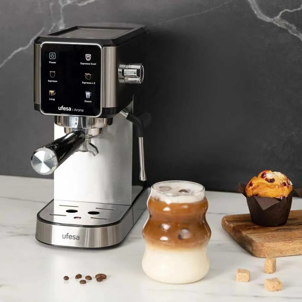Machine expresso compacte Ufesa Arona pour des cappuccinos maison