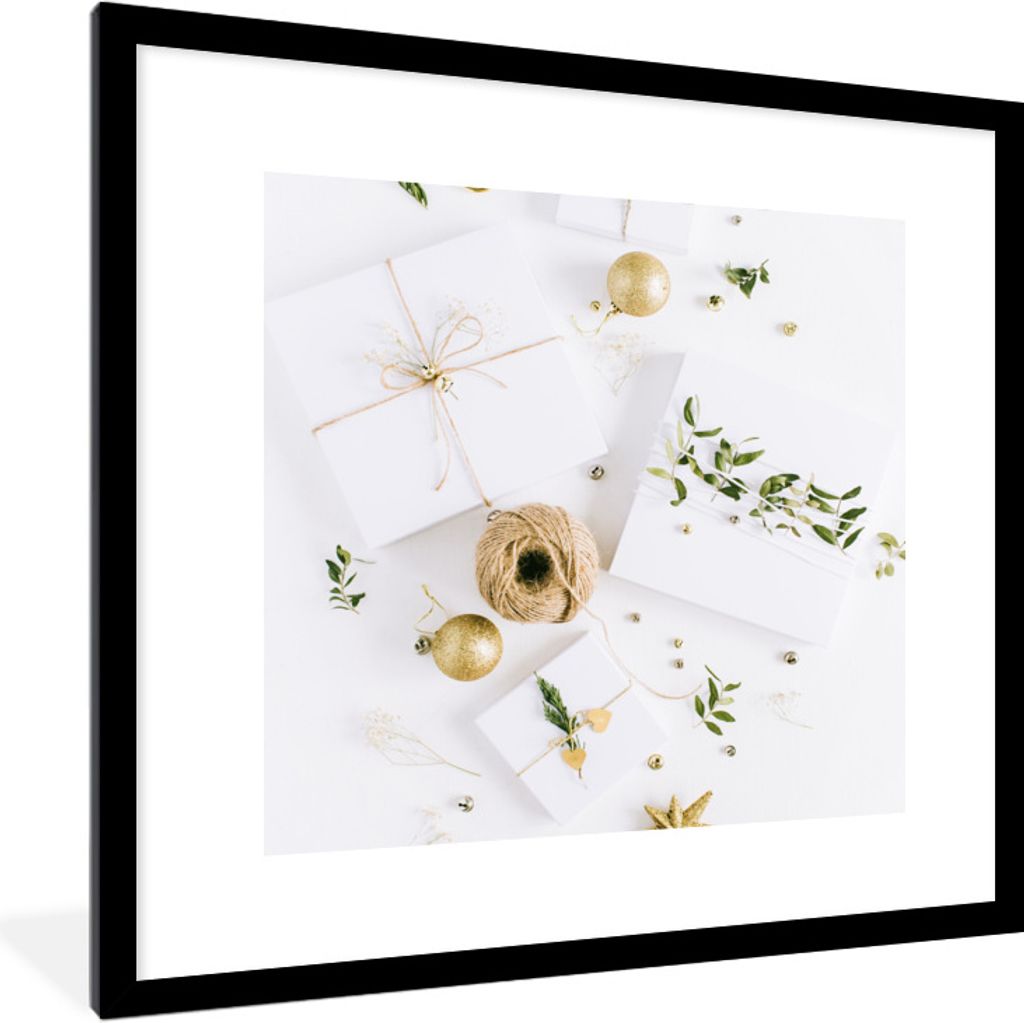 MuchoWow Gerahmtes Poster Winter - Weihnachten - Geschenk 40x40 cm - Poster mit Schwarzem Bilderrahmen Wandposter Rahmen Foto Bilder - Poster - P...