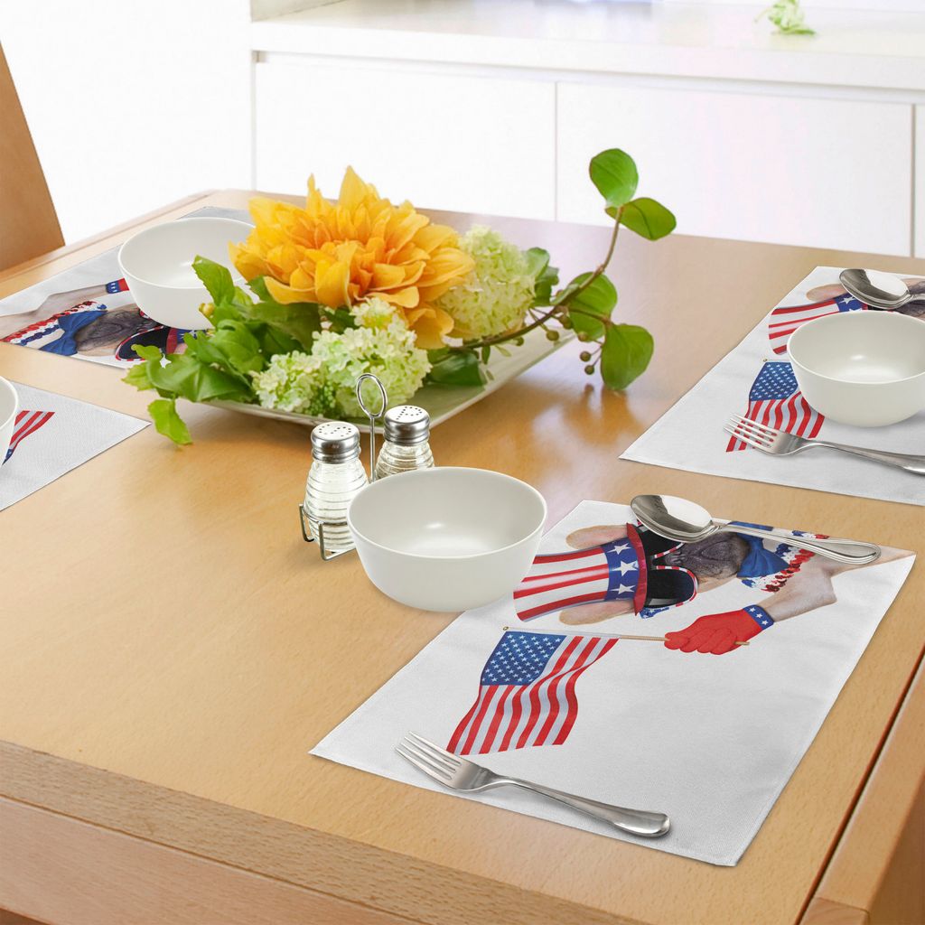 ABAKUHAUS 4. Juli Platzmatten, Pug-Hund, der patriotisches Zubehör trägt und das Flaggen-Feier-Bild wellenartig bewegt, Tiscjdeco aus Farbfesten ...