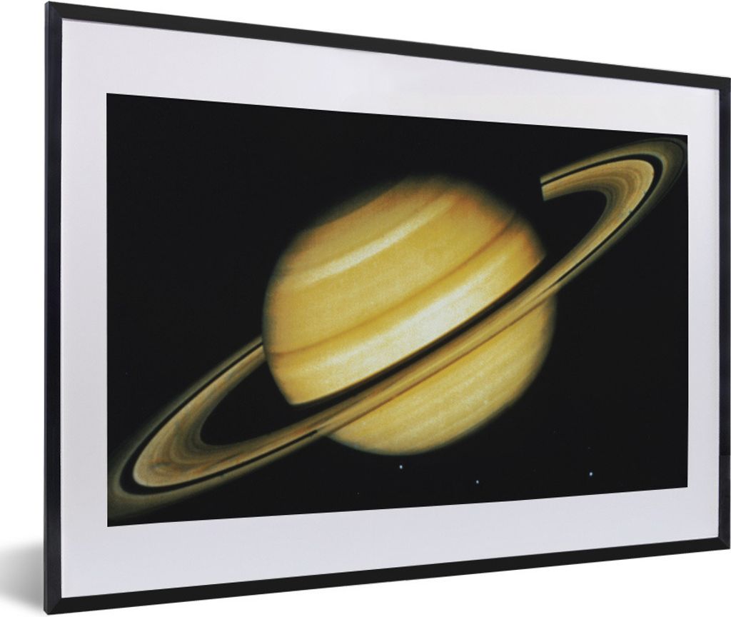 MuchoWow Gerahmtes Poster Saturn mit einer gelben Farbe 60x40 cm - Poster mit Schwarzem Bilderrahmen Wandposter Rahmen Foto Bilder - Schlafzimmer...