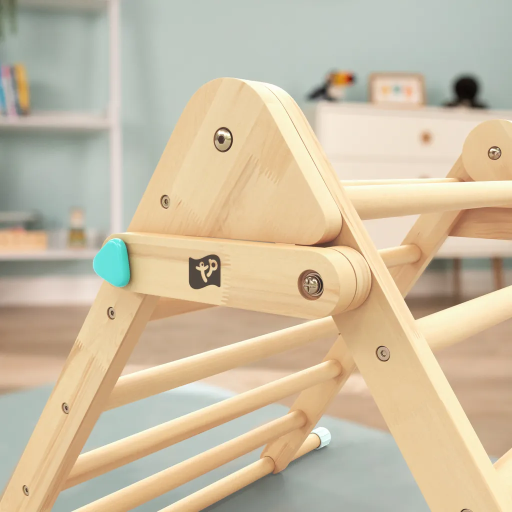 Triangle d'escalade bois TP Toys : solution motricité bébé sans écran - 5