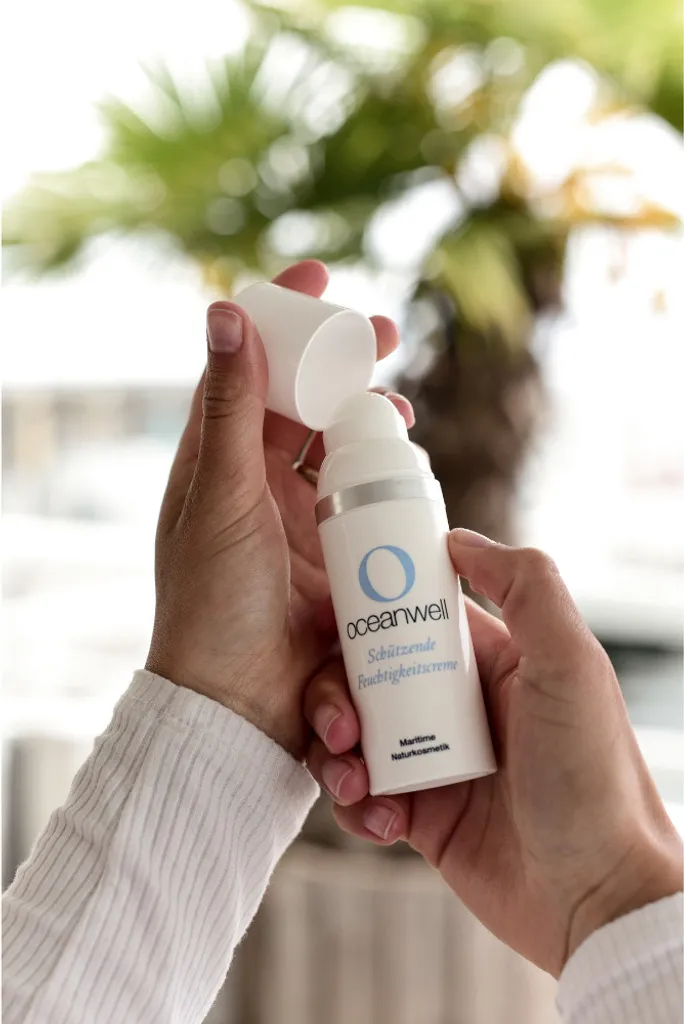 Basic Crema Idratante Protettiva 50ml - L'Essenza della Bellezza - 6