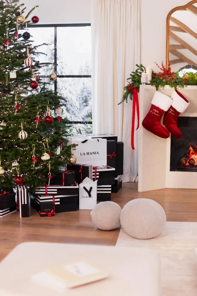 Bas de Noël royal pour décoration de cheminée et ambiance féerique chic