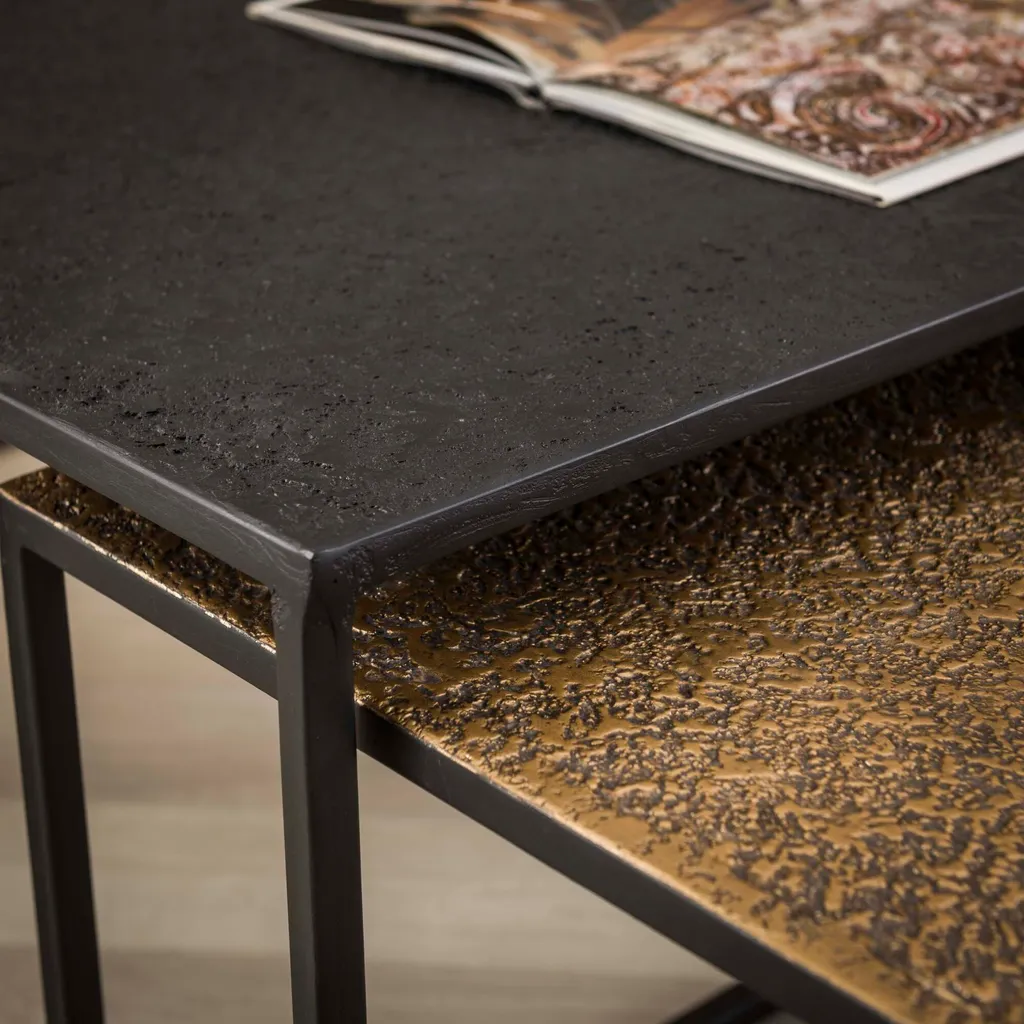 Table basse gain de place pour optimiser les petits salons sombres - 4