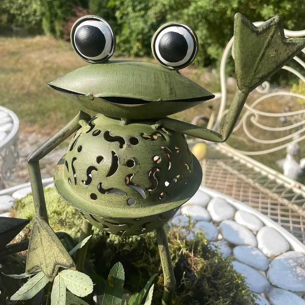 Décoration grenouille métal sculpté - Modèle unique résistant UV