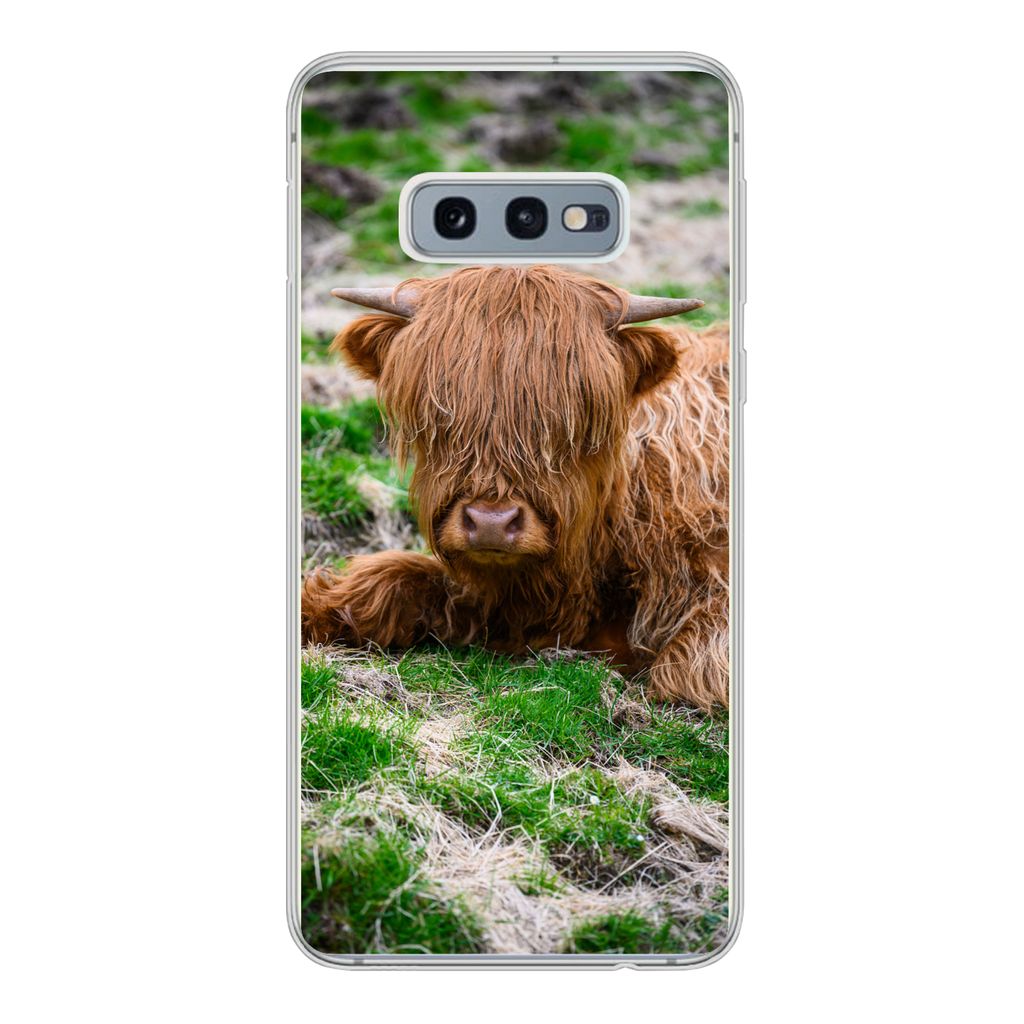 MuchoWow Handyhülle Schutzhülle Hülle für Samsung Galaxy S10e Schottischer Highlander - Heu - Gras Silikon Softcase Handy Hülle - Handy