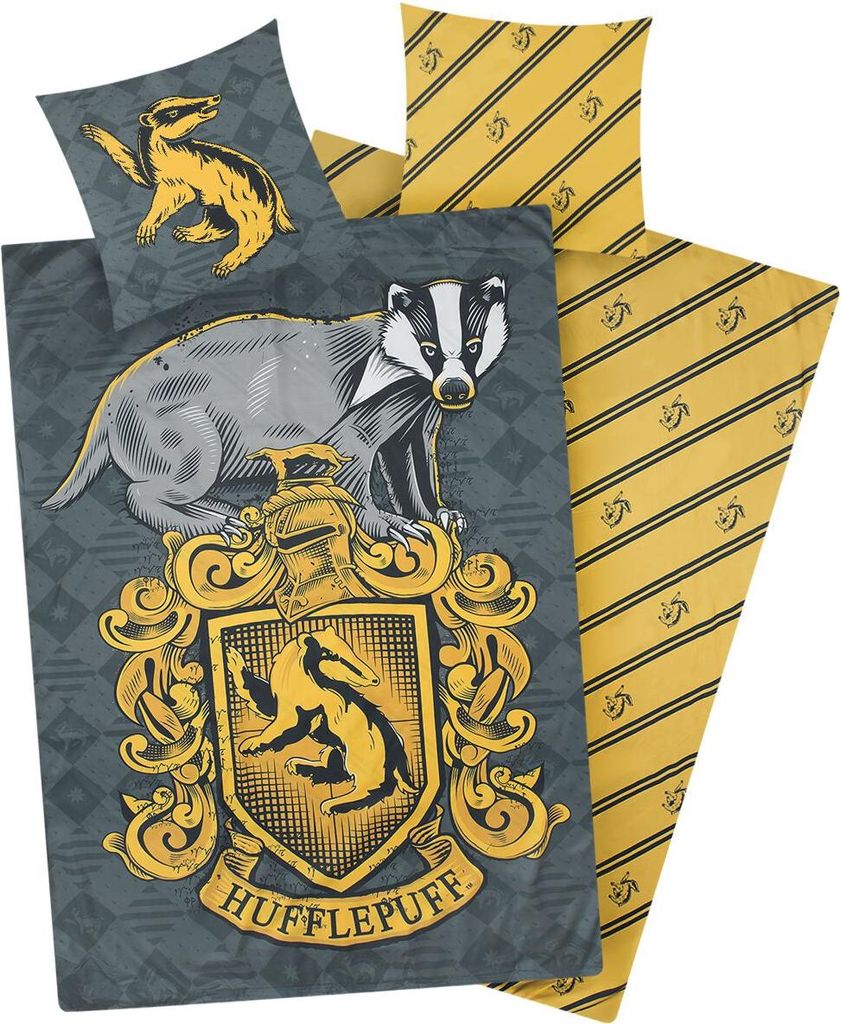 A Harry Potter Hufflepuff themed duvet cover and pillowcase set.
