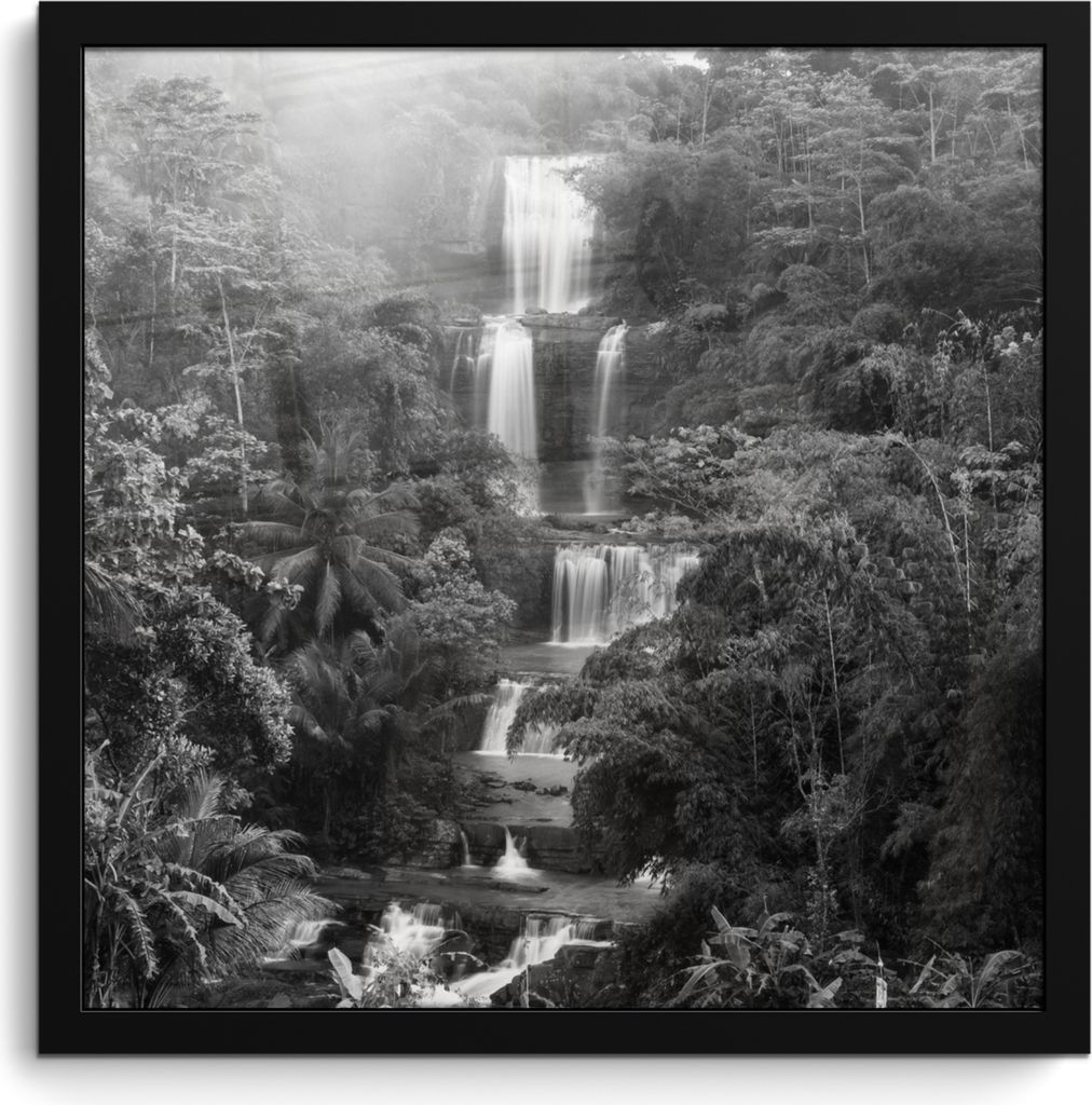 MuchoWow MuchoWow Gerahmtes Poster Indonesien - Wasserfall - Schwarz - Weiß 40x40 cm - Poster mit zchwarzem Bilderrahmen - Mit Rahmen - Wandde...