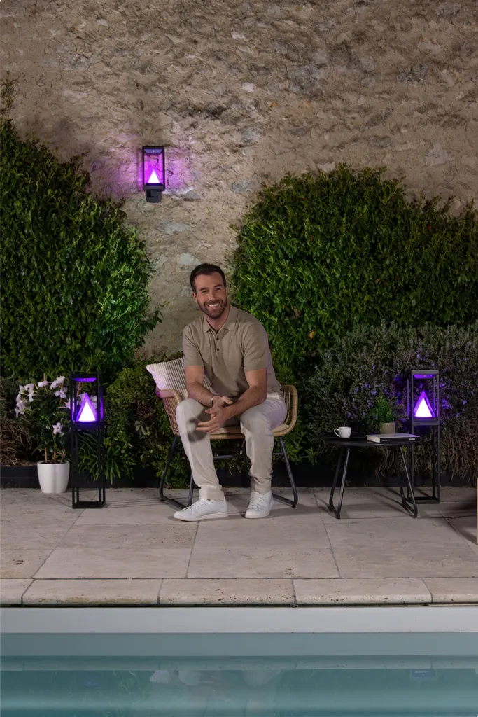 Borne LED Extérieure Étanche 6W à Éclairage Blanc Chaud Durable