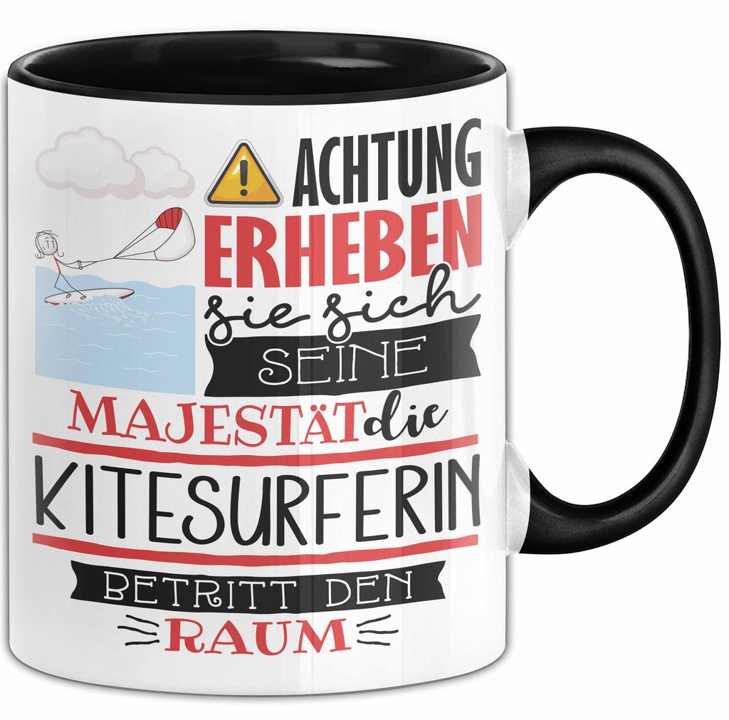 Kitesurferin Tasse Geschenk Lustiger Spruch Bitte Erheben Sie Sich Seine Majestät Die Kitesurferin Betritt Den Raum (Schwarz)